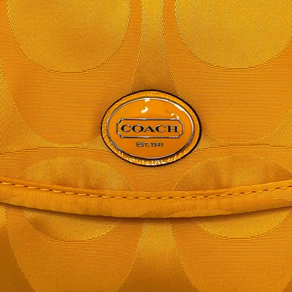 Coach Getaway Signature Nylon Cosmetic Kit Bag in Sunflower Gold 🌻 NWT - Picture 4 of 8